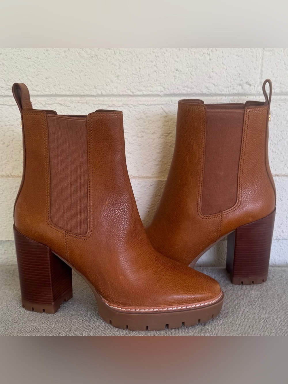 TORY BURCH CARSON LUG SOLE ANKLE BOOT Toasted Caramel Size 8